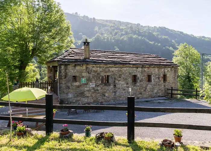 Cabaña Pasiega Lo Miñarro San Roque de Ríomiera